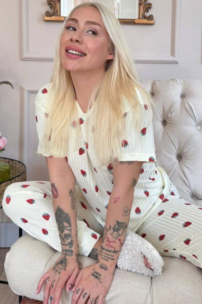 Açık Sarı Çilek Desenli Kısa Kol Örme Zincir Kadın Pijama Takımı - 1