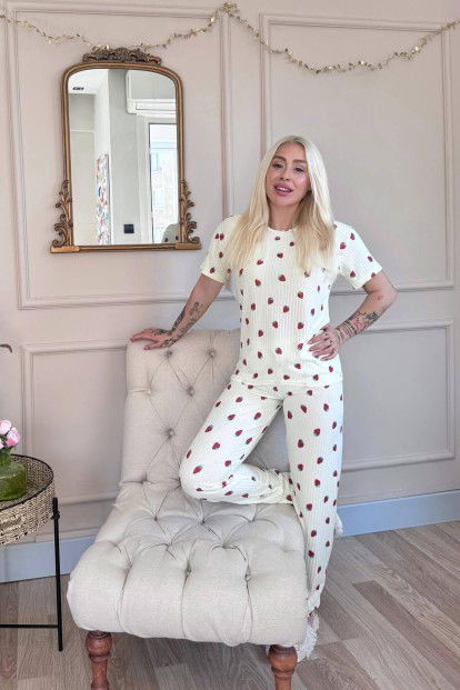 Açık Sarı Çilek Desenli Kısa Kol Örme Zincir Kadın Pijama Takımı - 6