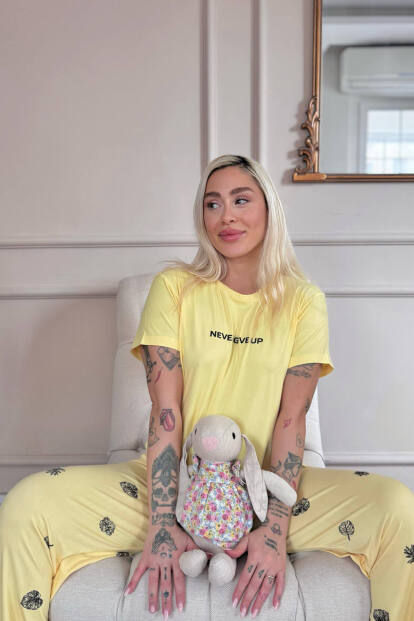 Açık Sarı Never Desenli Bambu Kısa Kol Kadın Pijama Takımı - 2