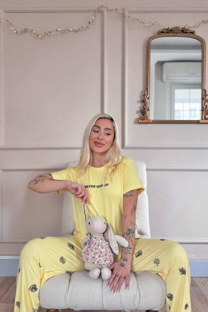 Açık Sarı Never Desenli Bambu Kısa Kol Kadın Pijama Takımı - 3