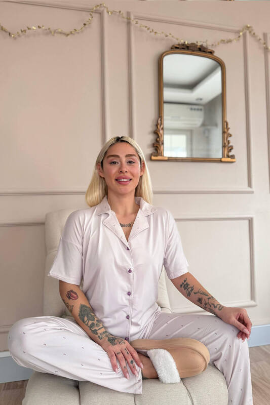 Bej Blush Dots Desenli Bambu Önden Düğmeli Kısa Kol Pijama Takımı - Pijamaevi (1)