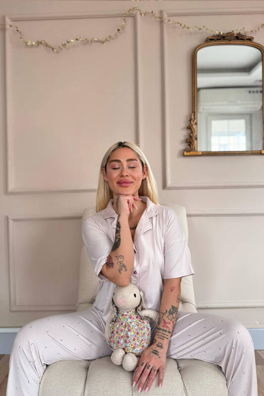 Bej Blush Dots Desenli Bambu Önden Düğmeli Kısa Kol Pijama Takımı - Pijamaevi (3)