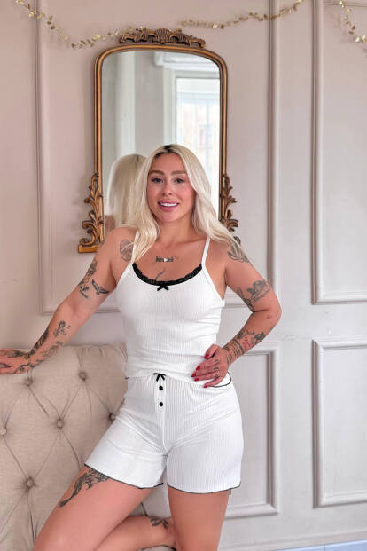 Beyaz Chic Comfort Dantelli Örme Askılı Şortlu Kadın Pijama Takımı - 2