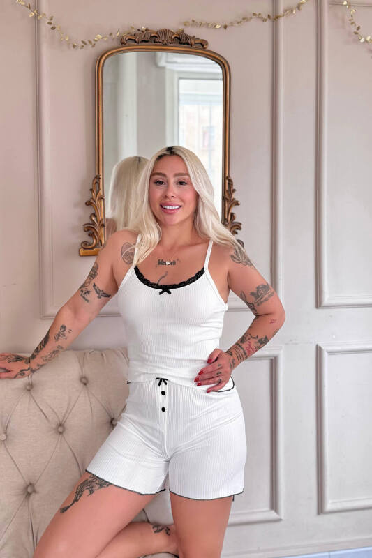 Beyaz Chic Comfort Dantelli Örme Askılı Şortlu Kadın Pijama Takımı - Pijamaevi (1)