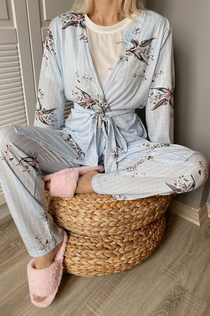 Beyaz Çiçek Baskılı Sabahlıklı Pijama Takımı - 2