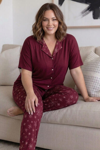 Bordo Papatya Desenli Büyük Beden Kısa Kollu Önden Düğmeli Bambu Kadın Pijama Takımı - 3