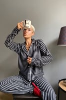 Çizgi Baskılı Önden Düğmeli Uzun Kollu Kadife Pijama Takımı - Thumbnail
