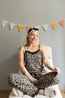 Kahve Leopar Baskılı Dantelli İp Askılı Örme Kadın Pijama Takımı - Thumbnail
