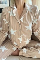 Karamel Yıldız Desenli Önden Düğmeli Peluş Polar Pijama Takımı - Thumbnail
