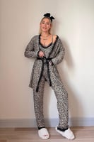 Leopar Baskılı Sabahlıklı Kadife Pijama Takımı - Thumbnail