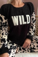 Siyah Benek Wild Desenli Kadın Peluş Pijama Takımı - Thumbnail