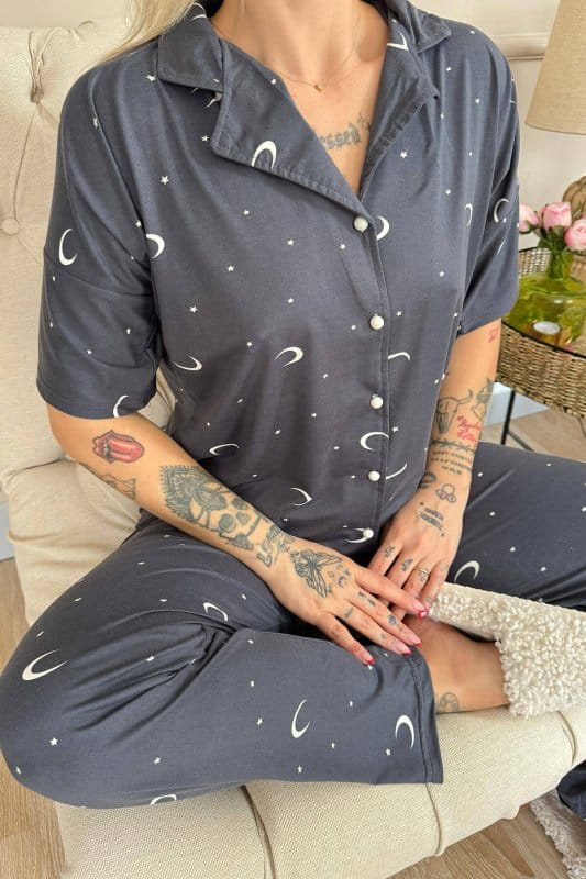 Antrasit Moon Star Desenli Bambu Önden Düğmeli Kısa Kol Pijama Takımı