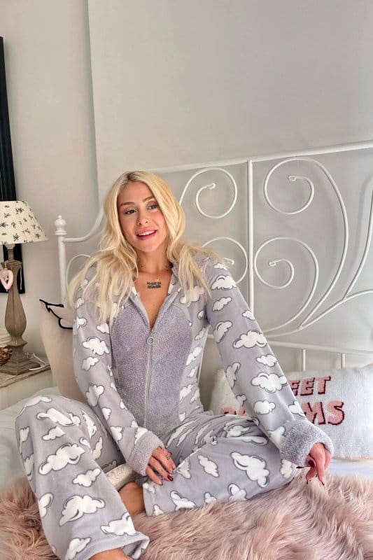 Gri Bulut Desenli Kadın Polar Peluş Tulum Pijama Takımı