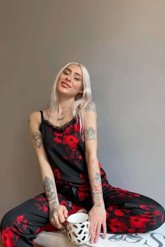 Gül Yaprağı Dantelli İp Askılı Örme Kadın Pijama Takımı