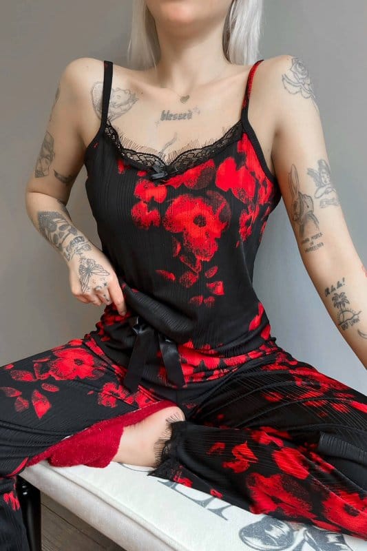 Gül Yaprağı Dantelli İp Askılı Örme Kadın Pijama Takımı