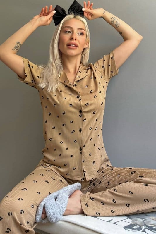 Kahve Kisses Örme Önden Düğmeli Kısa Kol Kadın Pijama Takımı