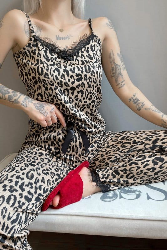 Kahve Leopar Baskılı Dantelli İp Askılı Örme Kadın Pijama Takımı