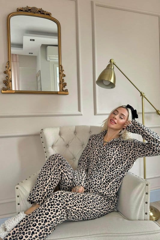 Kahve Tier Desenli Önden Düğmeli Peluş Polar Pijama Takımı
