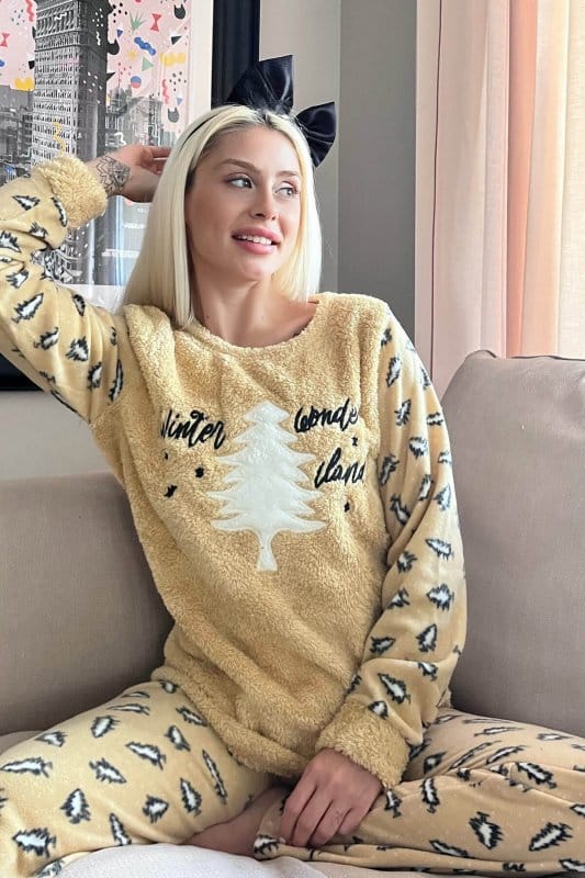 Kahve Wonder Land Desenli Kadın Peluş Pijama Takımı