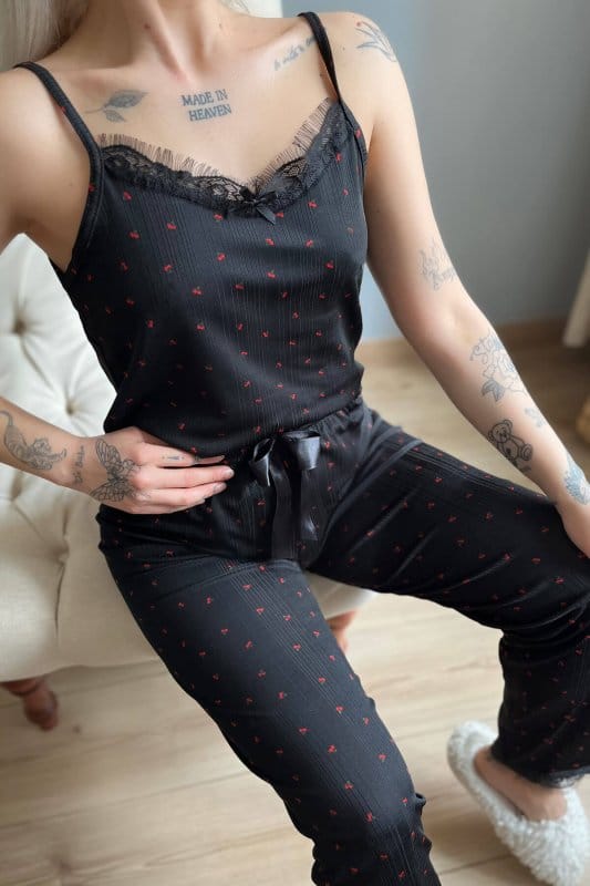 Kiraz Baskılı Dantelli İp Askılı Örme Kadın Pijama Takımı