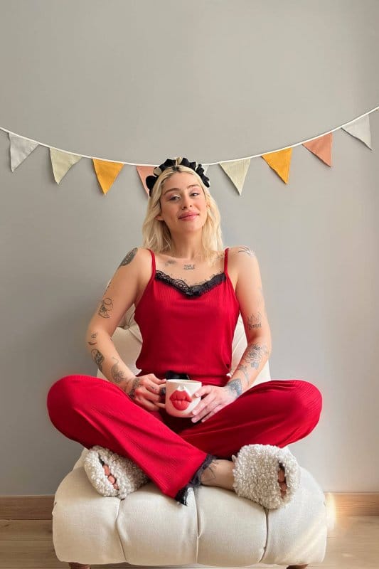 Kırmızı Dantelli İp Askılı Örme Kadın Pijama Takımı