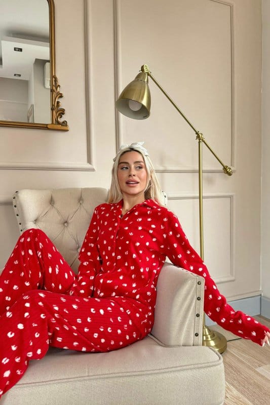 Kırmızı Debesis Desenli Önden Düğmeli Peluş Polar Pijama Takımı