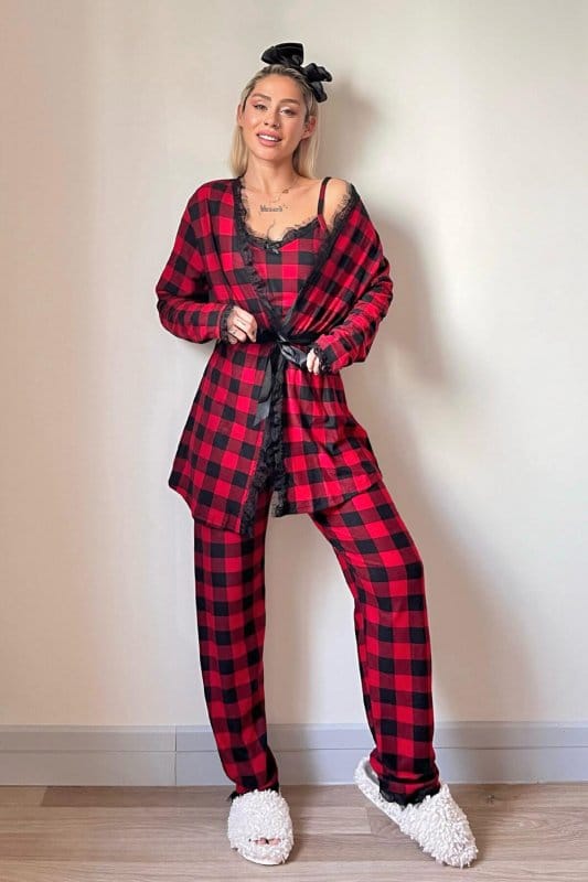 Kırmızı Kare Baskılı Sabahlıklı Kadife Pijama Takımı