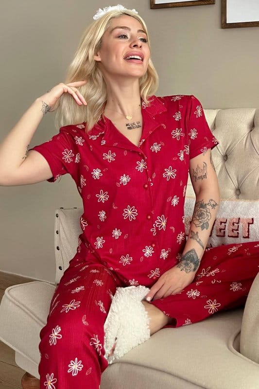 Kırmızı Papatya Desenli Örme Önden Düğmeli Kısa Kol Kadın Pijama