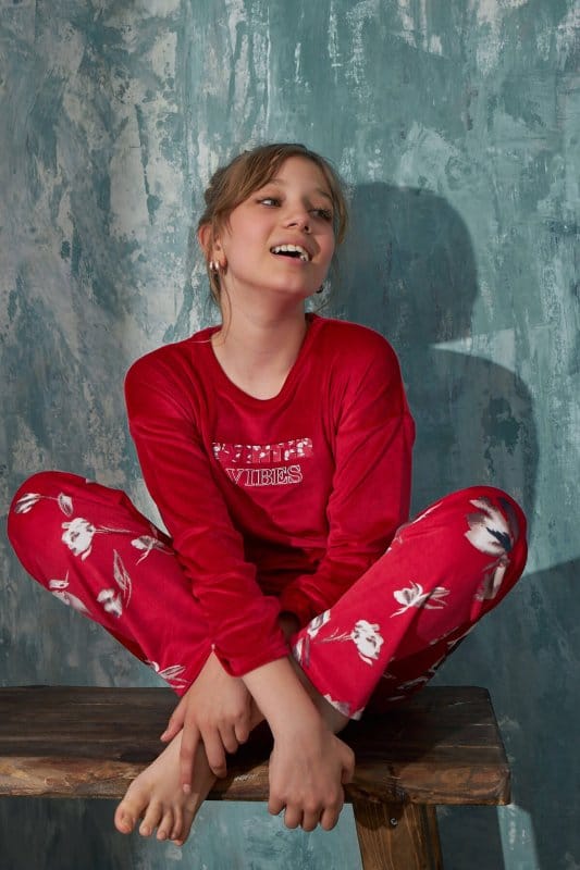 Kırmızı Vibes Kadife Anne Kız Aile Pijaması - Çocuk Takımı