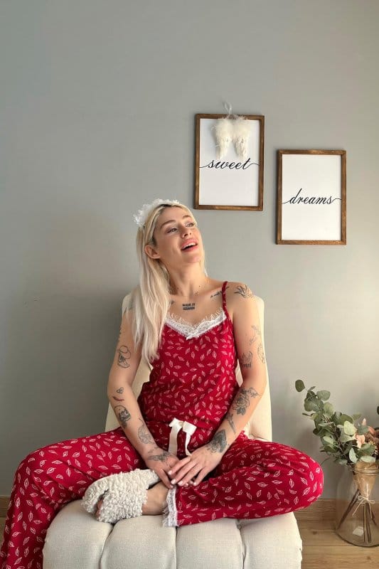 Kırmızı Yaprak Dantelli İp Askılı Örme Kadın Pijama Takımı