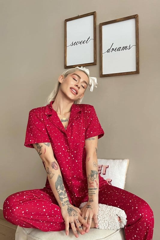 Kırmızı Yıldız Desenli Örme Önden Düğmeli Kısa Kol Kadın Pijama