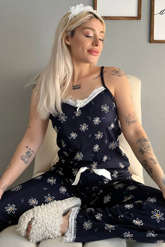 Lacivert Papatya Dantelli İp Askılı Örme Kadın Pijama Takımı