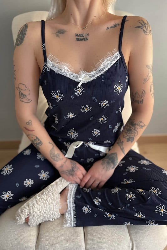 Lacivert Papatya Dantelli İp Askılı Örme Kadın Pijama Takımı