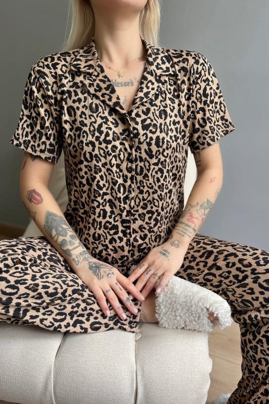 Leopar Desenli Örme Önden Düğmeli Kısa Kol Kadın Pijama