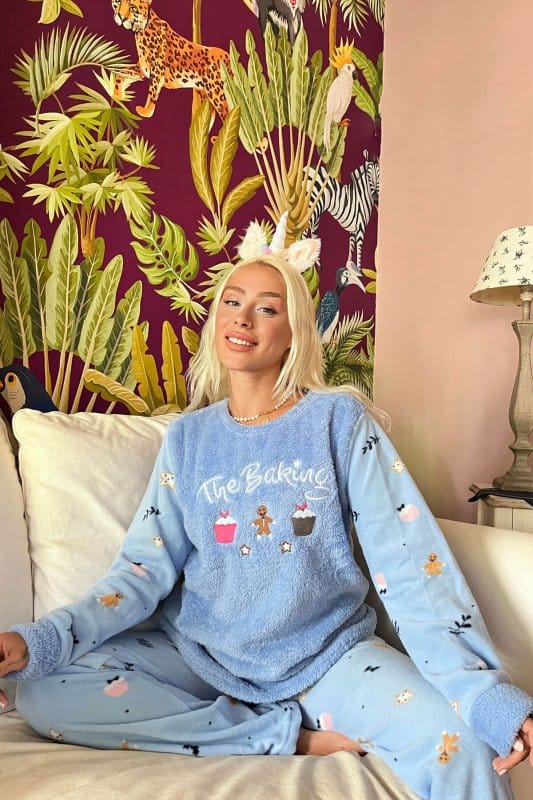 Mavi Baking Desenli Kadın Peluş Pijama Takımı
