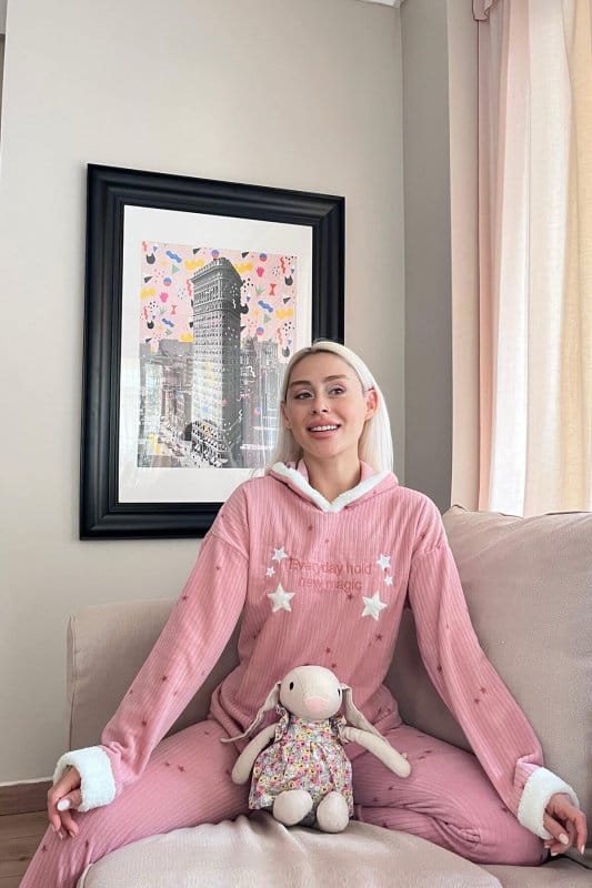 Pembe Everyday Magic Desenli Kapşonlu Peluş Polar Pijama Takımı