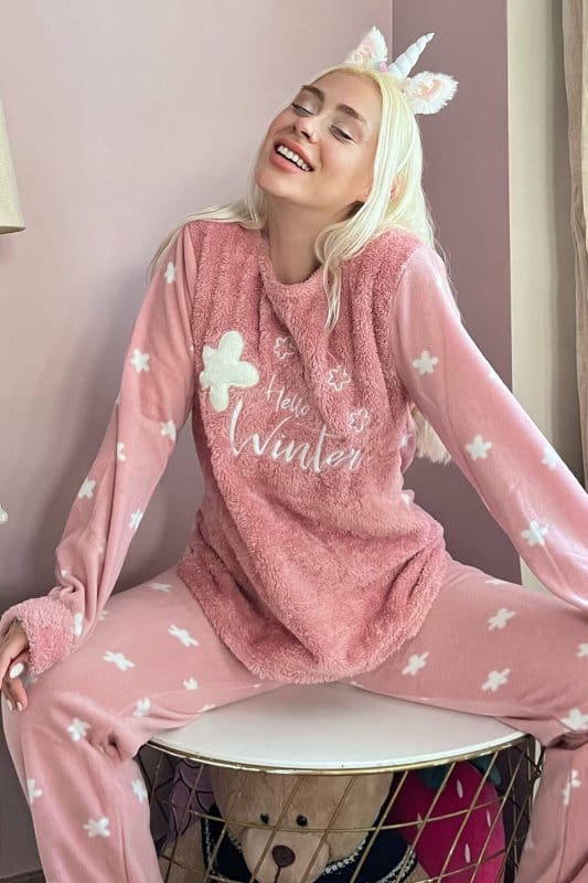 Pembe Hello Winter Desenli Kadın Peluş Pijama Takımı