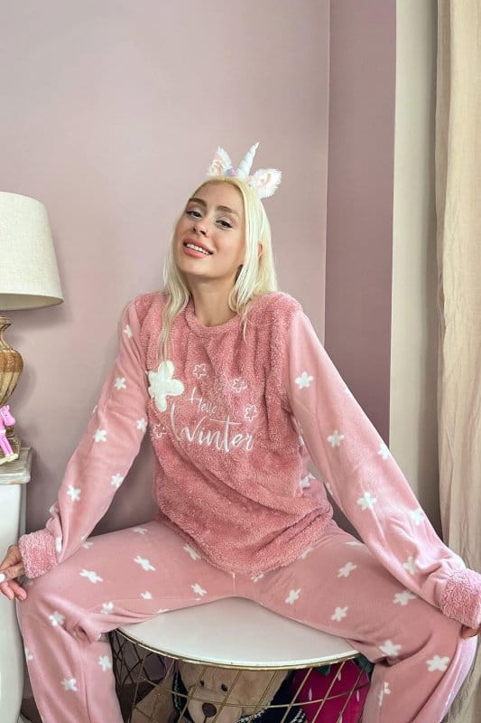 Pembe Hello Winter Desenli Kadın Peluş Pijama Takımı