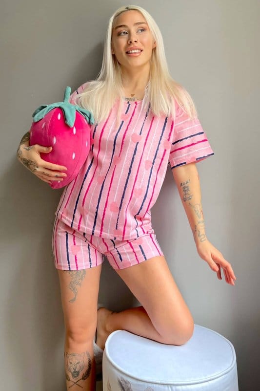 Pembe Kalp Çizgi Baskılı Şortlu Kadın Pijama Takımı