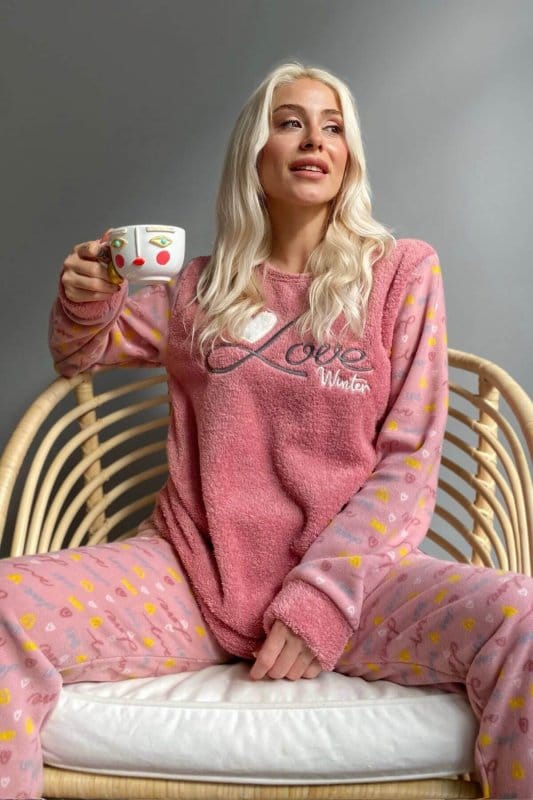 Pembe Love Winter Desenli Kadın Peluş Pijama Takımı