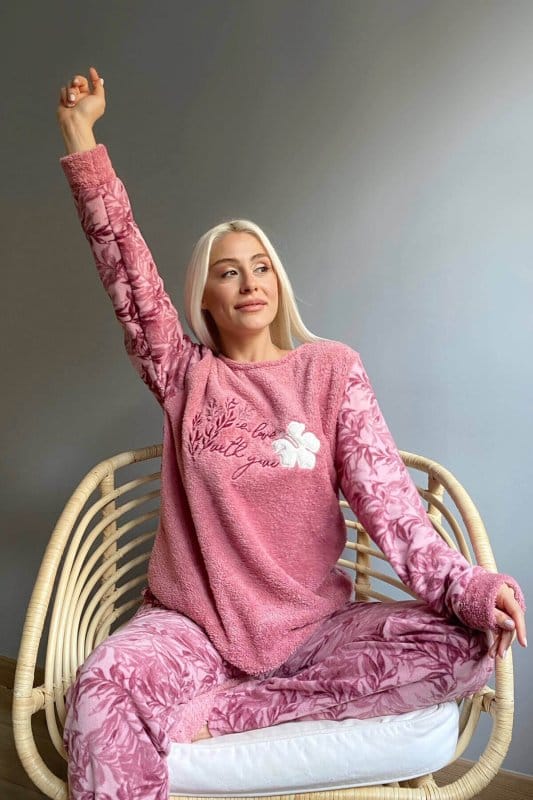 Pembe Yonca Desenli Kadın Peluş Pijama Takımı