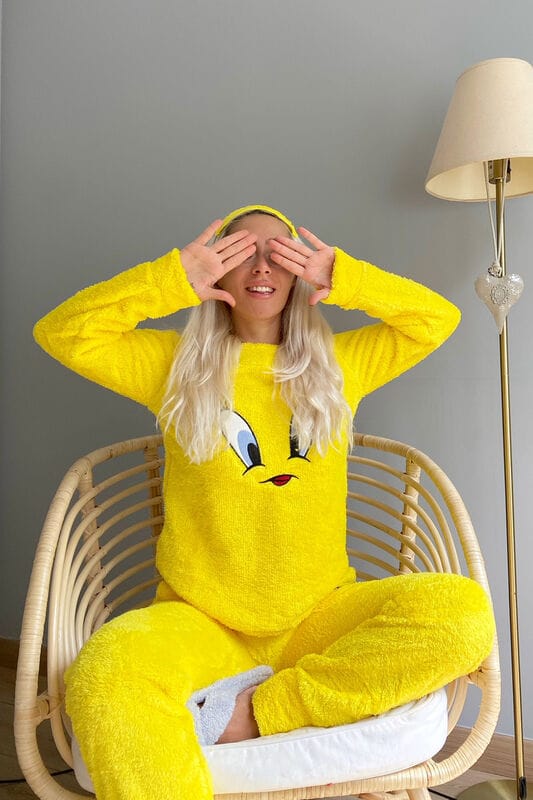 Sarı Kuş Desenli Tam Peluş Pijama Takımı