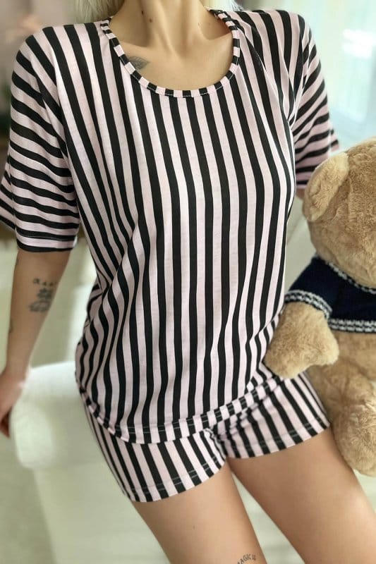 Siyah Çizgi Baskılı Şortlu Kadın Pijama Takımı
