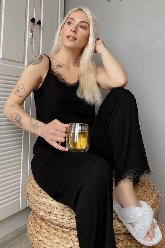 Siyah Dantelli İp Askılı Örme Kadın Pijama Takımı