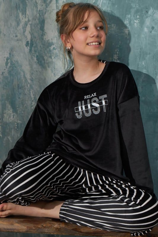 Siyah Just Desenli Exclusive Kadife Kız Çocuk Pijama Takımı 