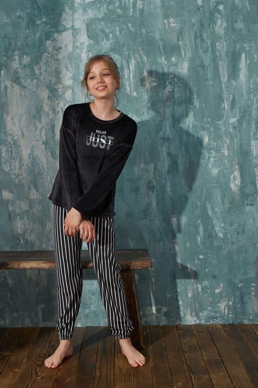 Siyah Just Desenli Exclusive Kadife Kız Çocuk Pijama Takımı 