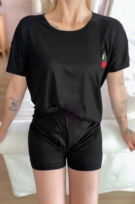 Siyah Kiraz Nakışlı Örme Şortlu Kadın Pijama Takımı