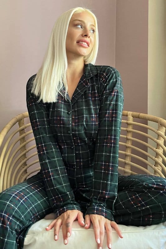 Yeşil Ekose Baskılı Önden Düğmeli Uzun Kollu Kadife Pijama Takımı