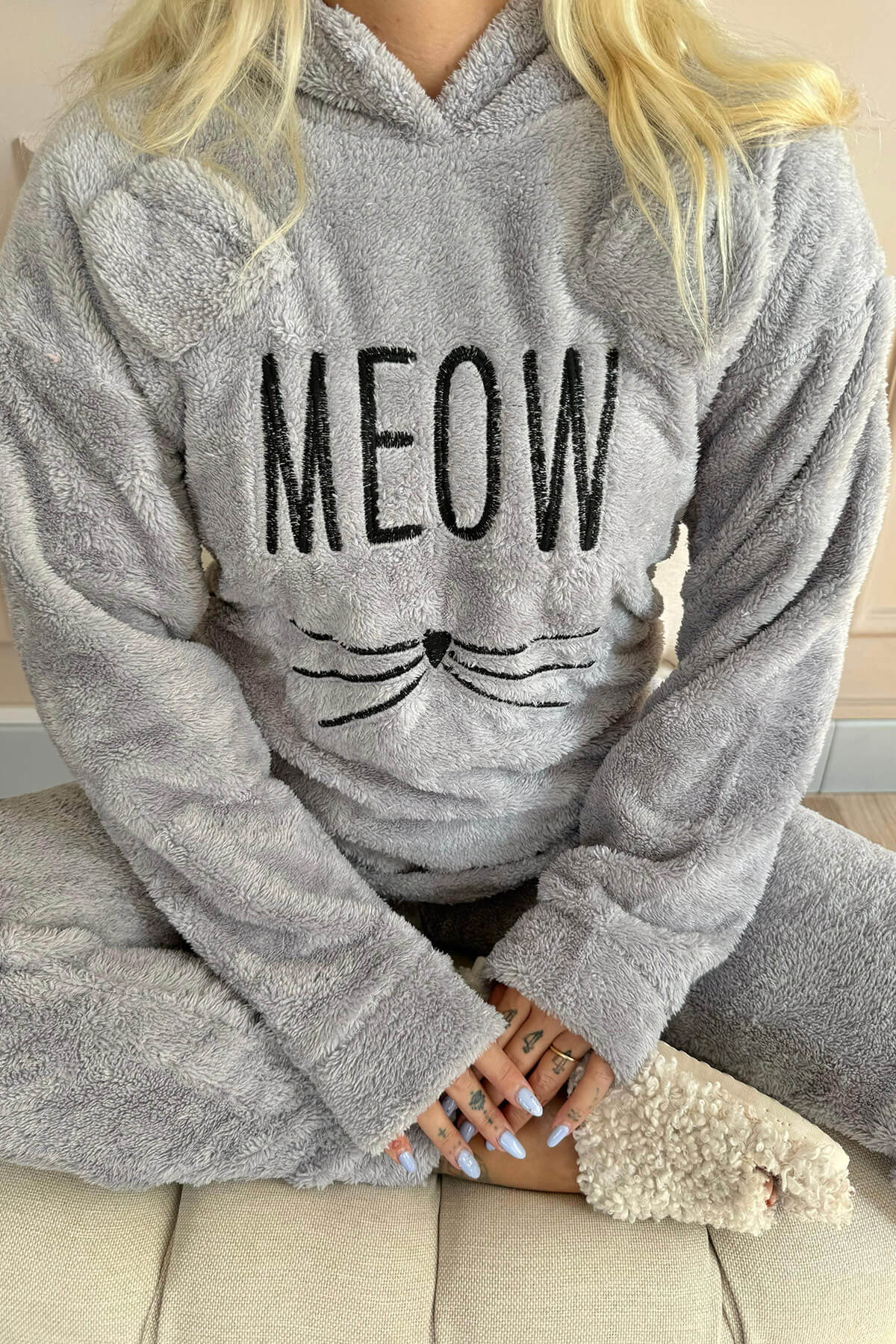 Açık Gri Meow Desenli Tam Peluş Pijama Takımı - 7