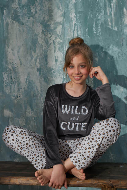 Füme Cute Desenli Exclusive Kadife Kız Çocuk Pijama Takımı  - 2